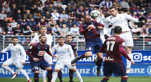 EIBAR, SPAIN - MARCH 10: Ivan Ramis of SD Eibar duels for the ball with Gareth Bale of Real Madrid during the La Liga match between SD Eibar and Real Madrid at Ipurua Municipal Stadium on March 10, 2018 in Eibar, Spain . (Photo by Juan Manuel Serrano Arce/Getty Images)